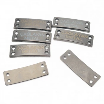 4-hole slightly curved sew-on label 21.5 mm x 7 mm E 1587