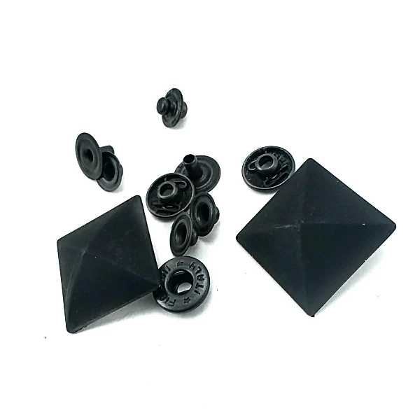 Piramit Şekil Çıtçıt Düğme 19 x 19 mm E 1697