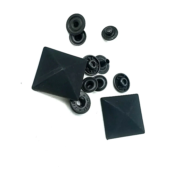 Piramit Şekil Çıtçıt Düğme 19 x 19 mm E 1697