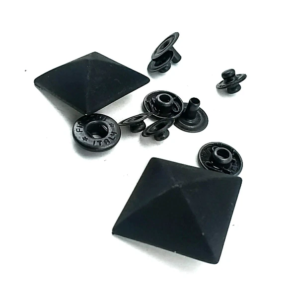 Piramit Şekil Çıtçıt Düğme 19 x 19 mm E 1697