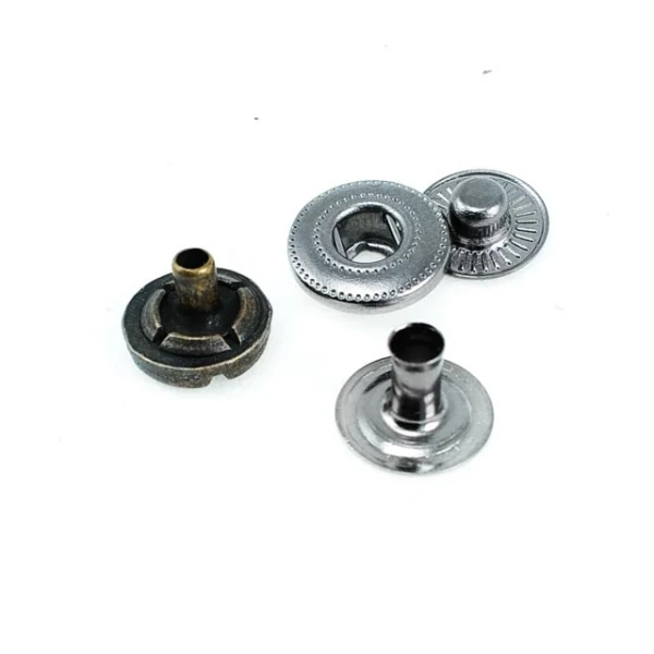 Vida Tasarımlı Çıtçıt Düğme 11 mm 20 boy E 904