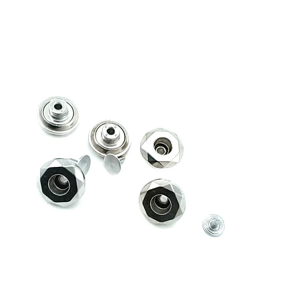 Elmas Tasarımlı Çakma Düğme  17 mm 27 Boy E 1844