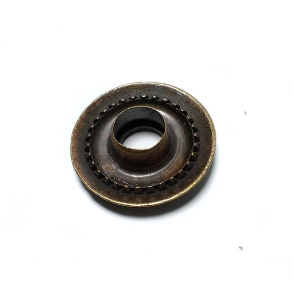 Patterned zinc alloy metal eyelet with diameter 34 mm