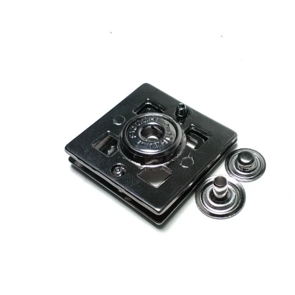Kare Şekil Kaban ve Deri Mont Çıtçıt Düğmesi 30 x 30 mm Е 1221