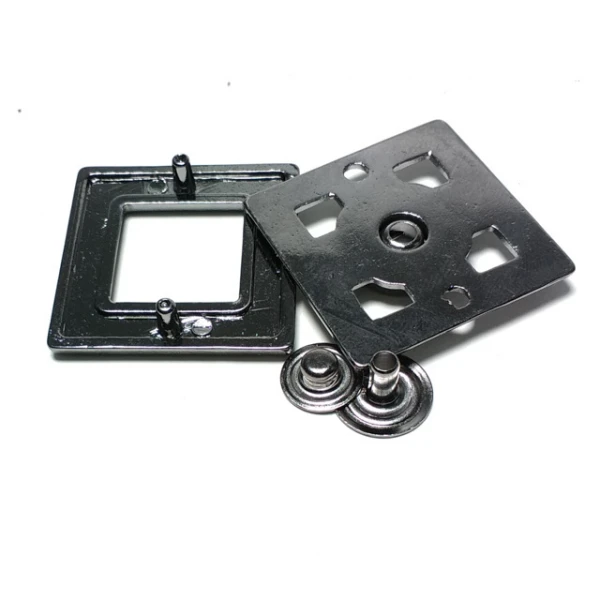 Kare Şekil Kaban ve Deri Mont Çıtçıt Düğmesi 30 x 30 mm Е 1221