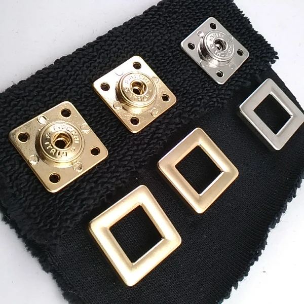 Kare Mont ve Kaban Çıtçıt Düğme 25 x 25 mm E 1282