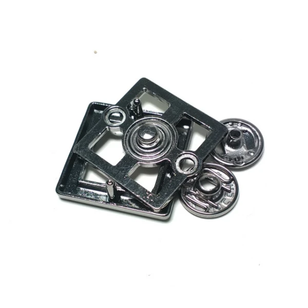 24 x 24 mm Kuşgözü Çift parça kare çıt çıt düğme