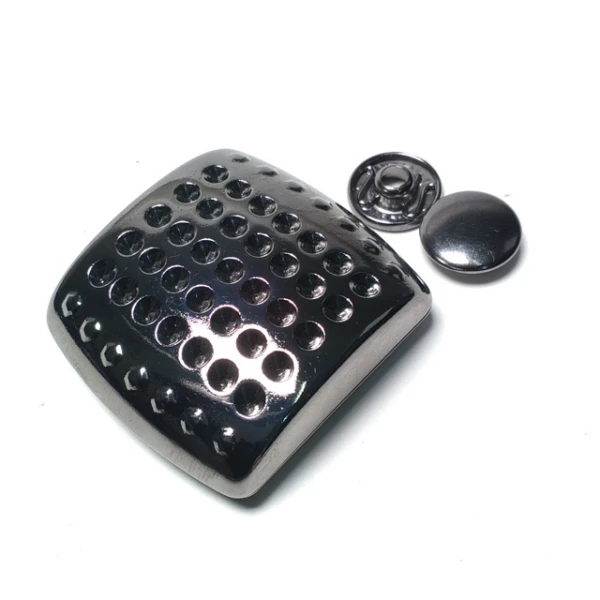 Large square snap button 38 x 34 mm