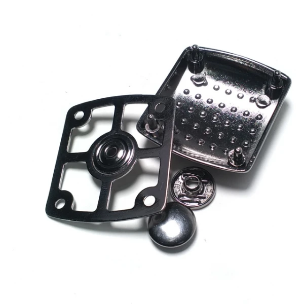 Large square snap button 38 x 34 mm