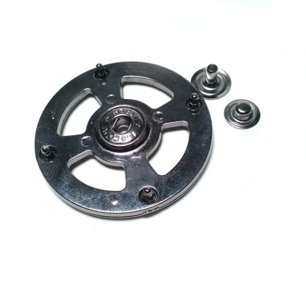 50 mm Çıtçıt Düğme ön ve detay görünümü