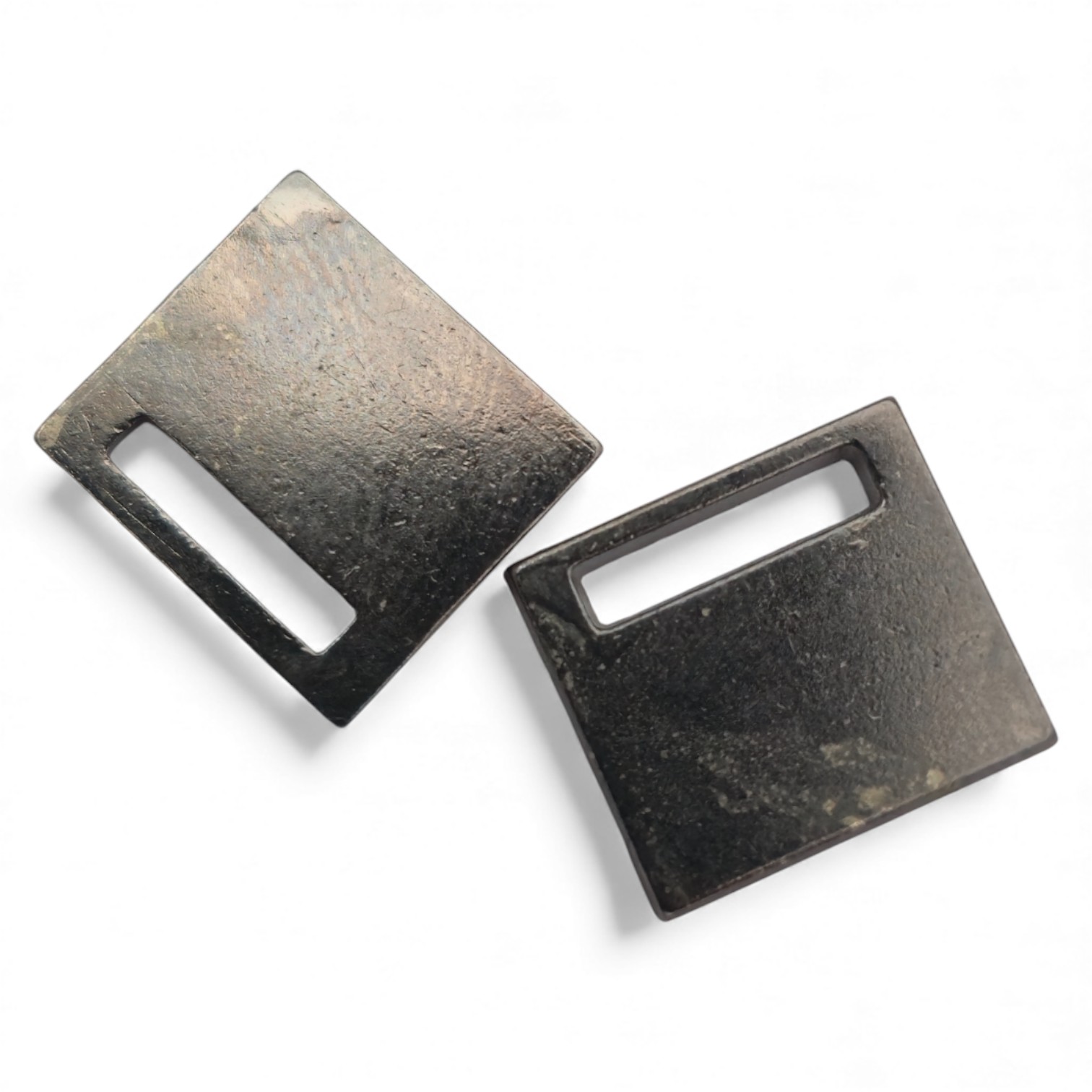 Rectangular hole sew-on label 15.1 mm x 13.4 mm