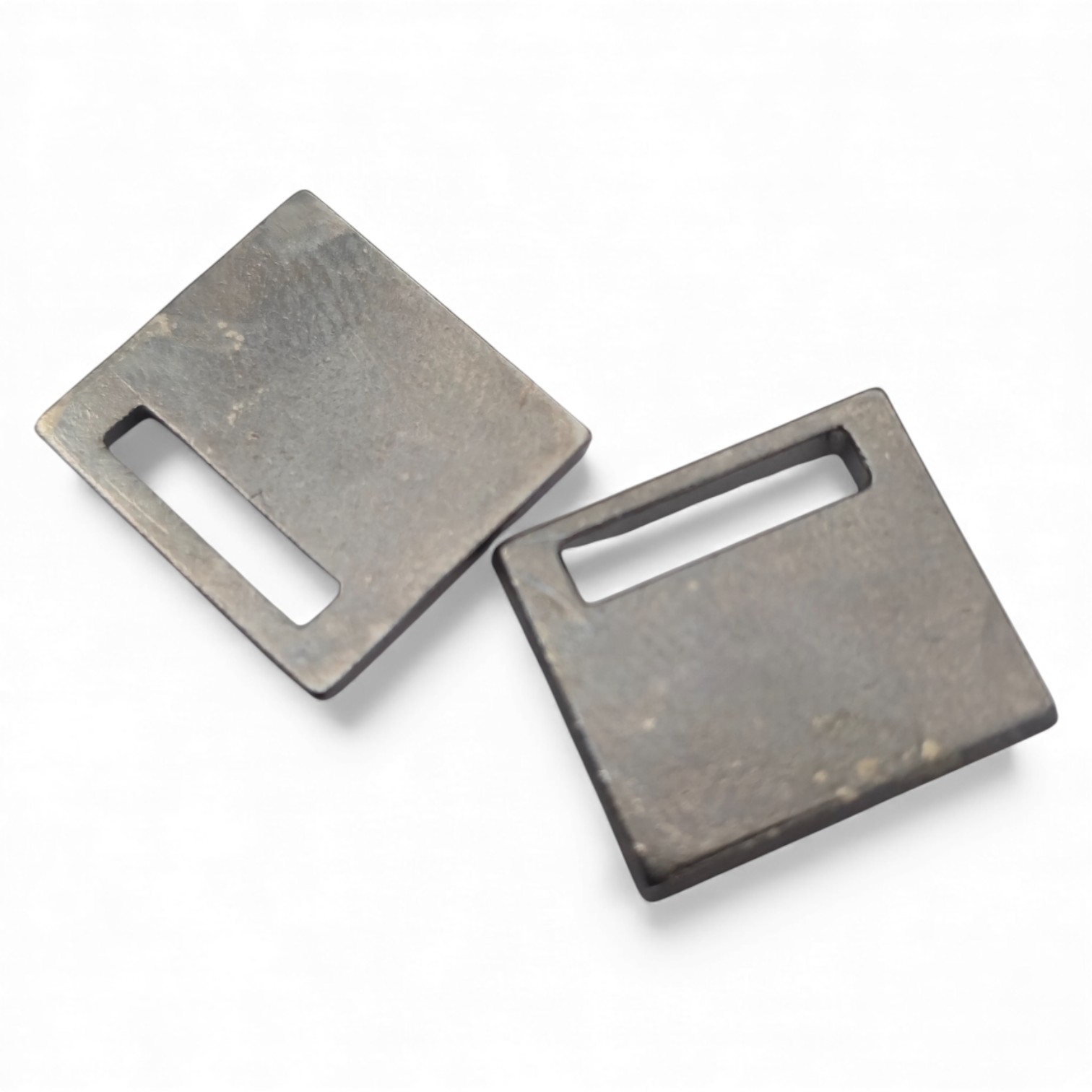 Rectangular hole sew-on label 15.1 mm x 13.4 mm