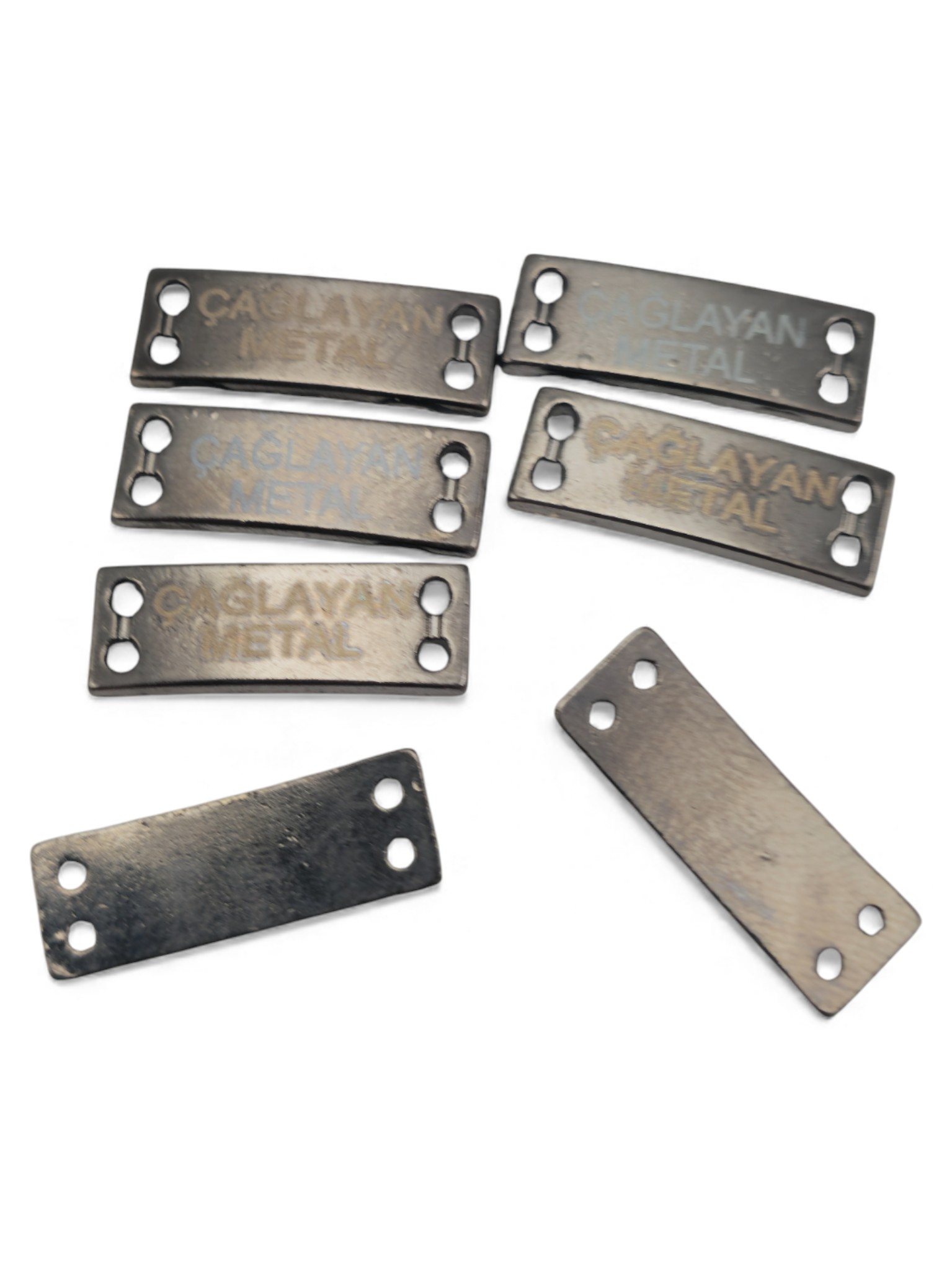 4-hole slightly curved sew-on label 21.5 mm x 7 mm