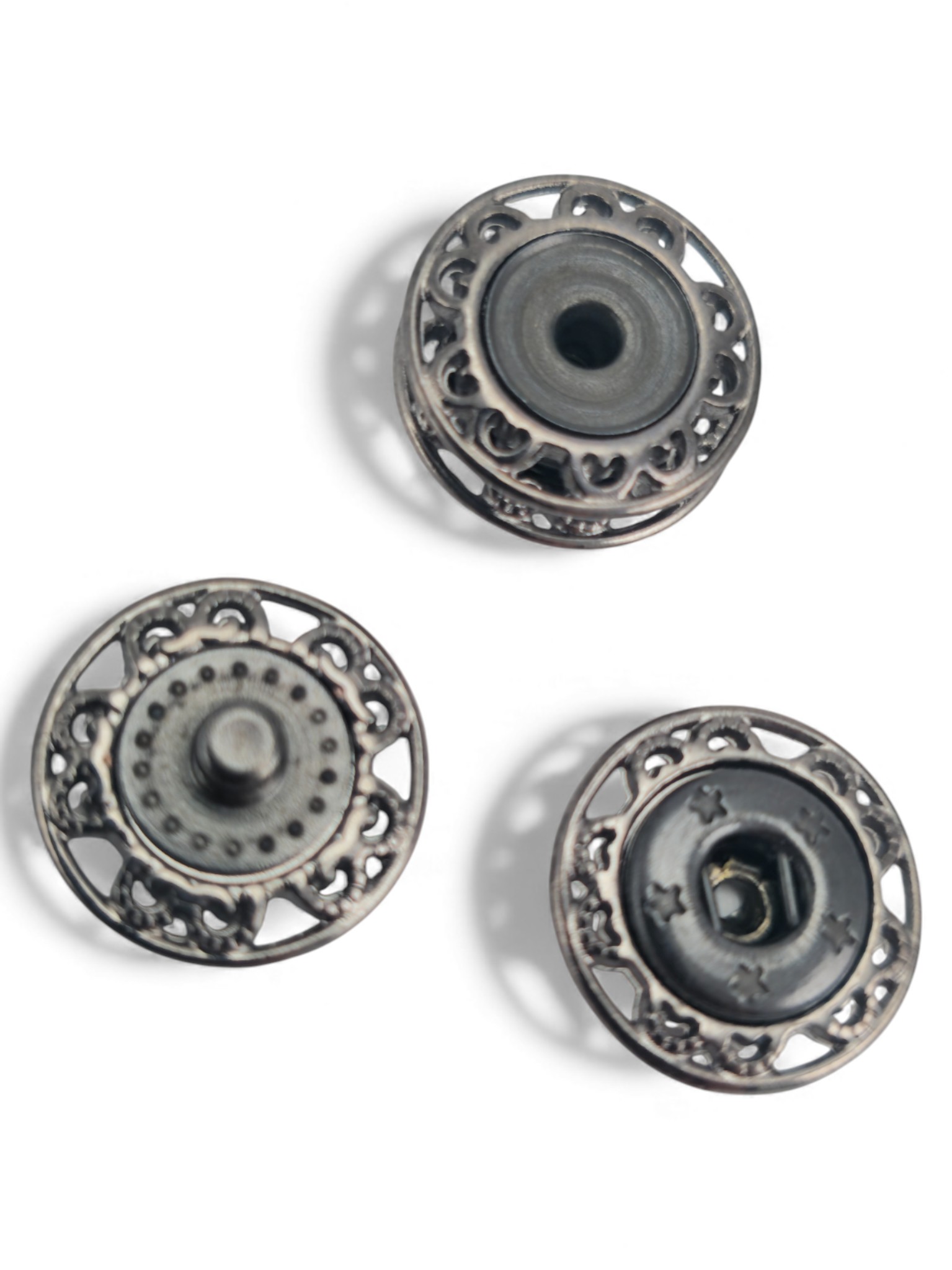 Floral patterned – star motif decorative patterned snap fastener 15.7 mm 26 L
