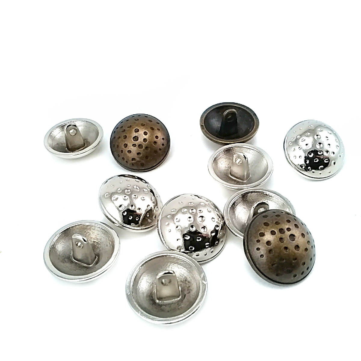 Dotted 20 mm Footed metal button - 33 lignes