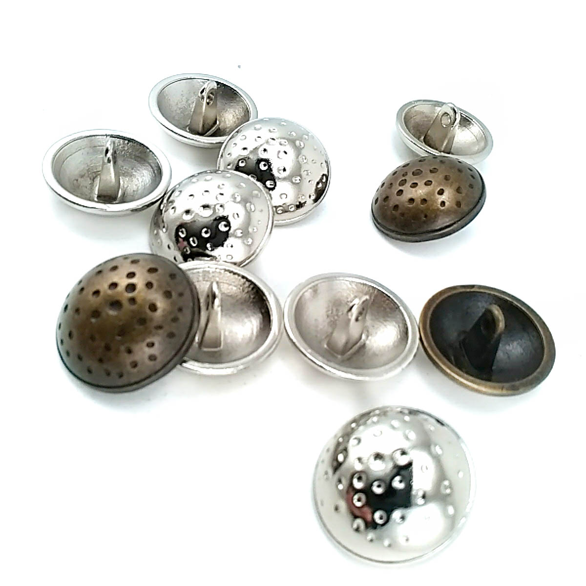 Dotted 20 mm Footed metal button - 33 lignes