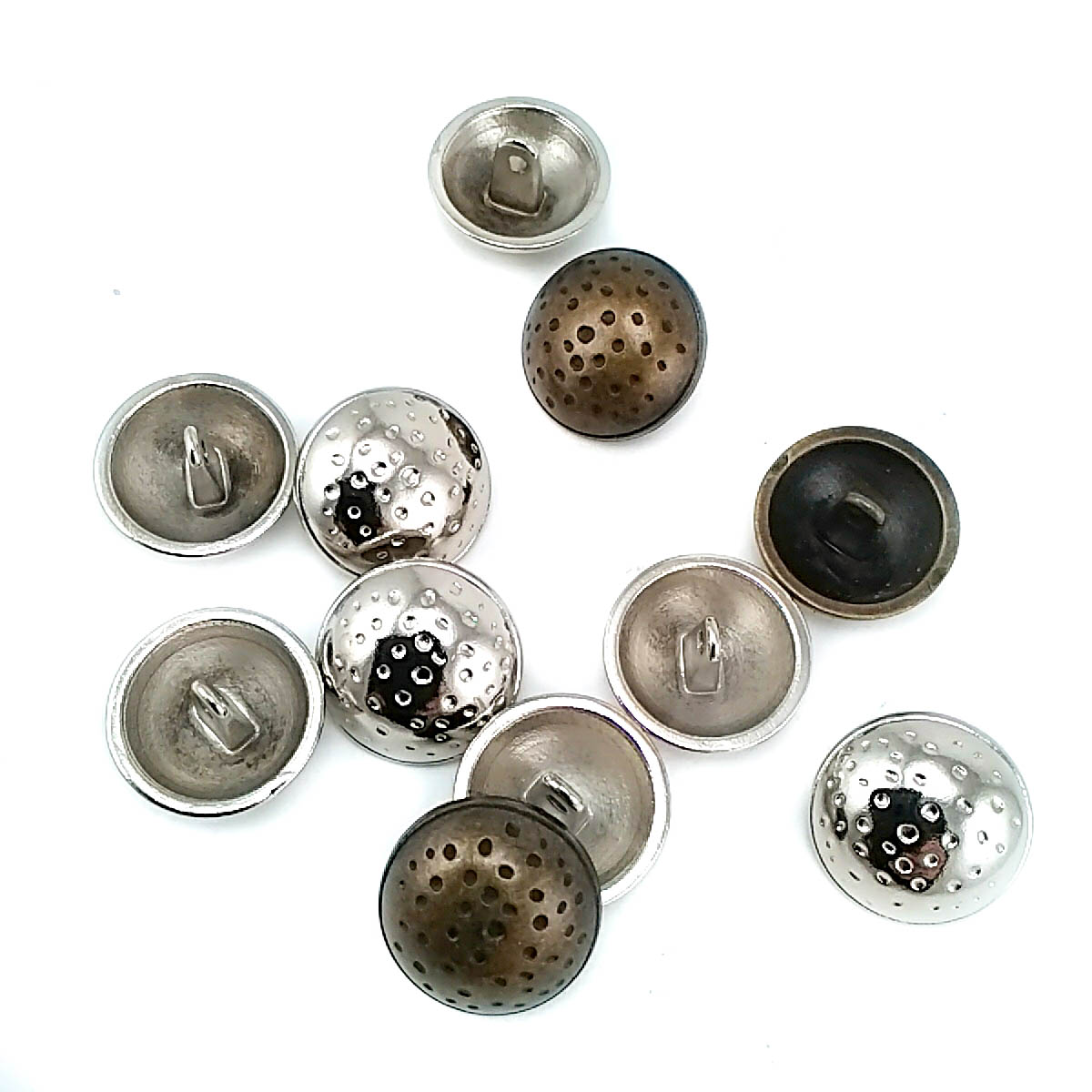 Dotted 20 mm Footed metal button - 33 lignes
