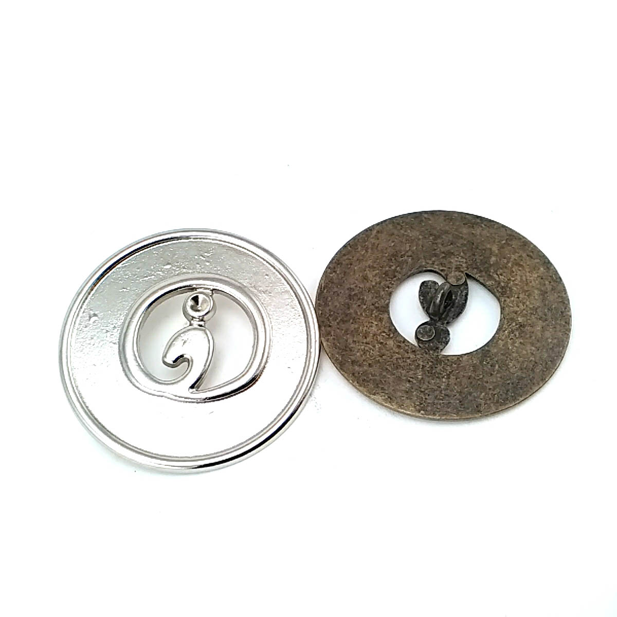 44 mm Shank Button front and detail view