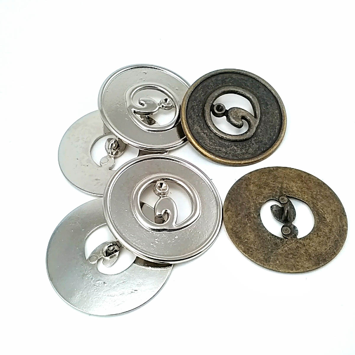 44 mm Shank Button front and detail view