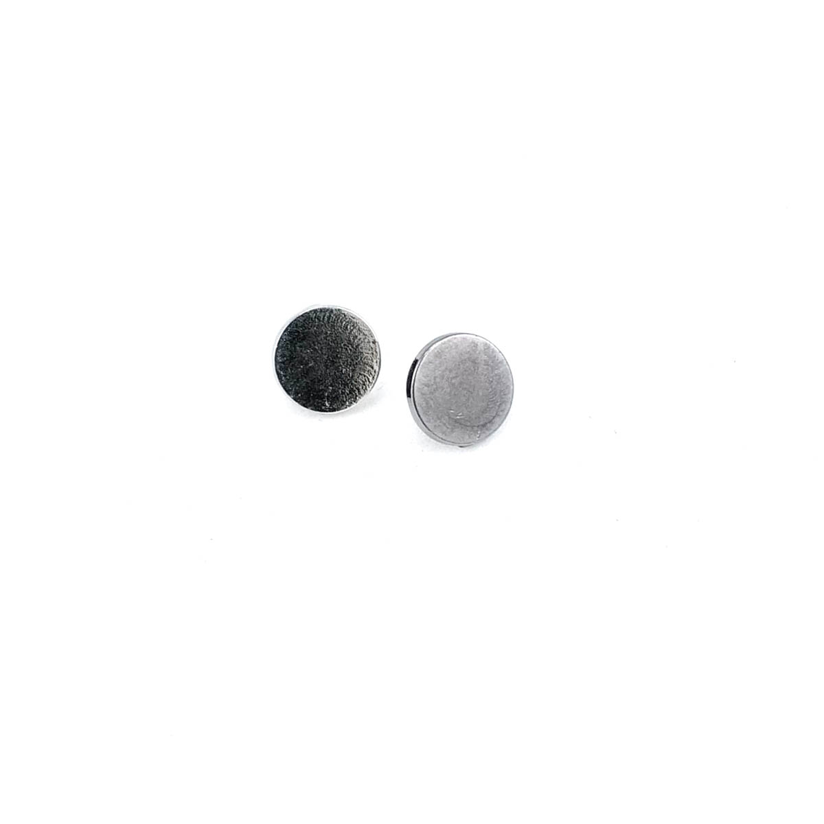 8 mm Shank Button front and detail view