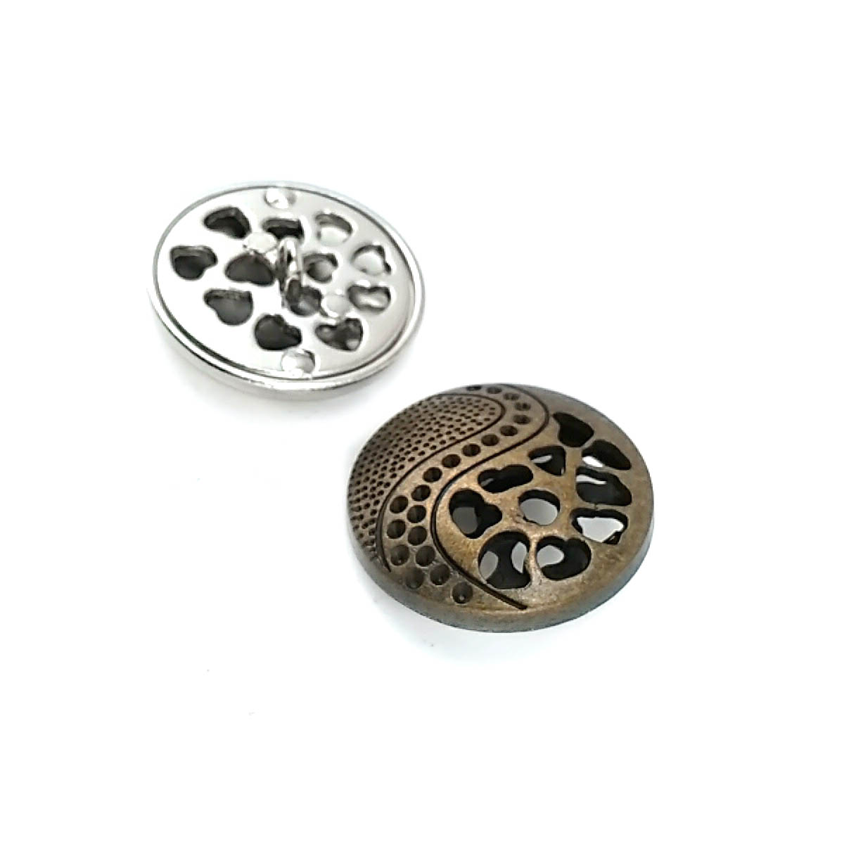 Patterned large size 30 mm metal button