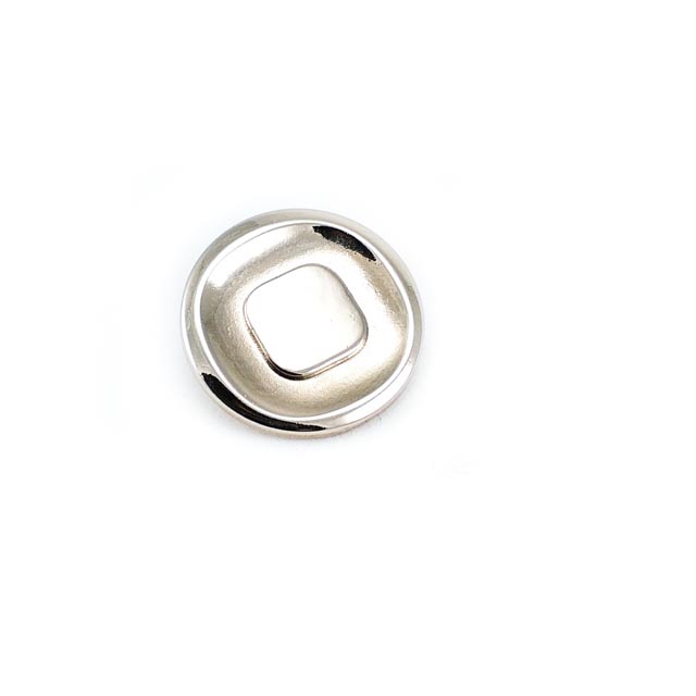 Stylish-footed metal button 24 mm - 38 lignes