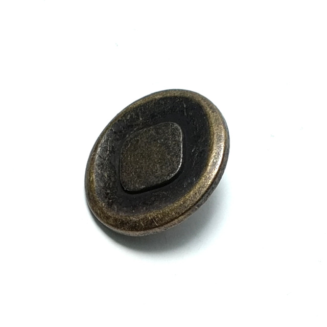 Stylish-footed metal button 24 mm - 38 lignes