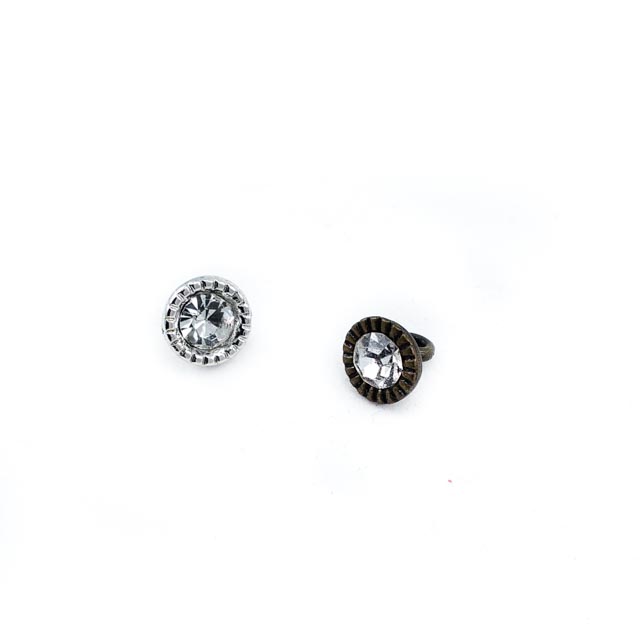 8 mm Ayaklı Düğme ürün görseli 8 mm Ayaklı Düğme ön ve detay görünümü