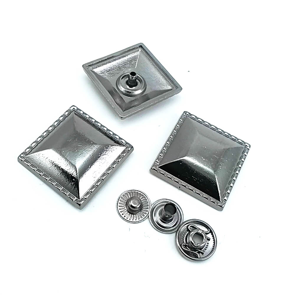 Square Snap Fasteners Button with Pyramid Design 25 x 25 mm B 76 Square Snap Fasteners Button with Pyramid Design 25 x 25 mm B 76