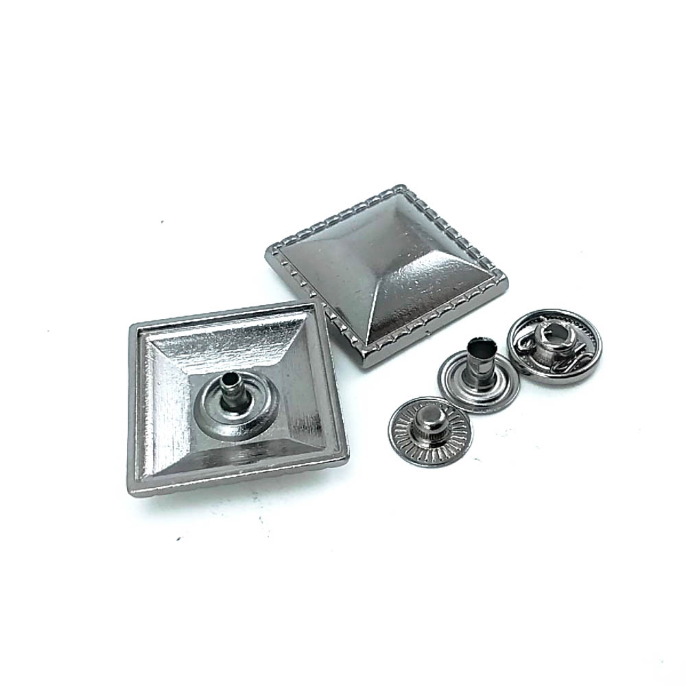 Square Snap Fasteners Button with Pyramid Design 25 x 25 mm B 76 Square Snap Fasteners Button with Pyramid Design 25 x 25 mm B 76