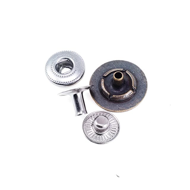 Mineli Kaban ve Mont Çıtçıt Düğmesi 17 mm - 27 boy E 1075