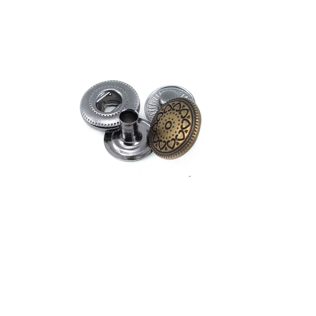 Kalp Motifli Çıt çıt Düğme 12 mm - 18 boy E 1180