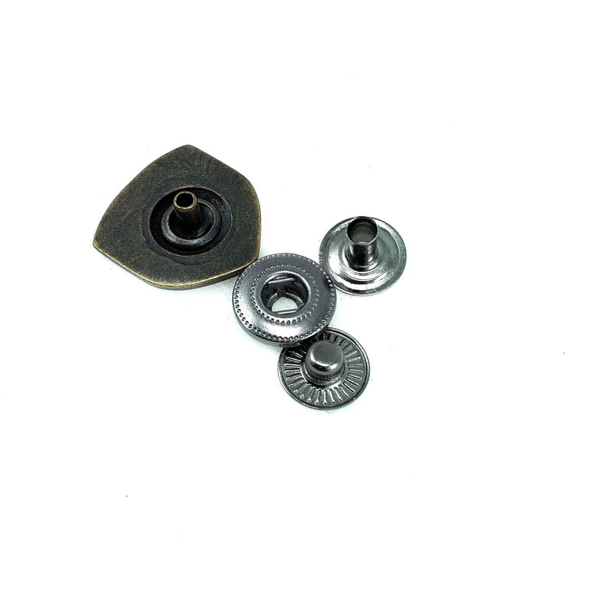 Kalkan Şekil Çıt çıt Düğme 20 x 18 mm E 1256
