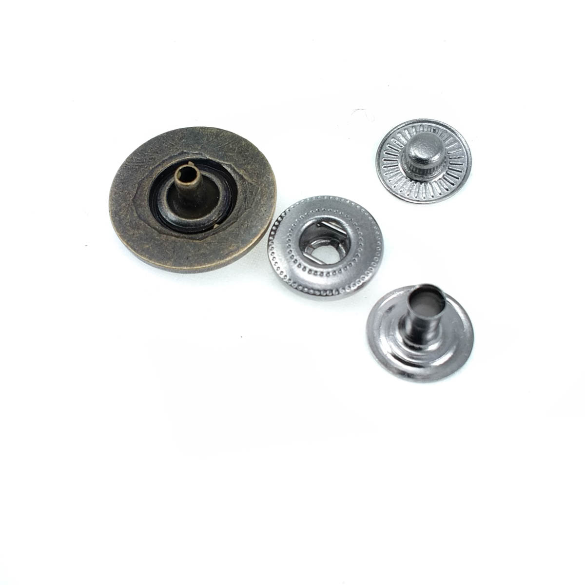 Metal Yıldız Tasarımlı Çıt çıt Düğme 17 mm - 27 boy E 1482