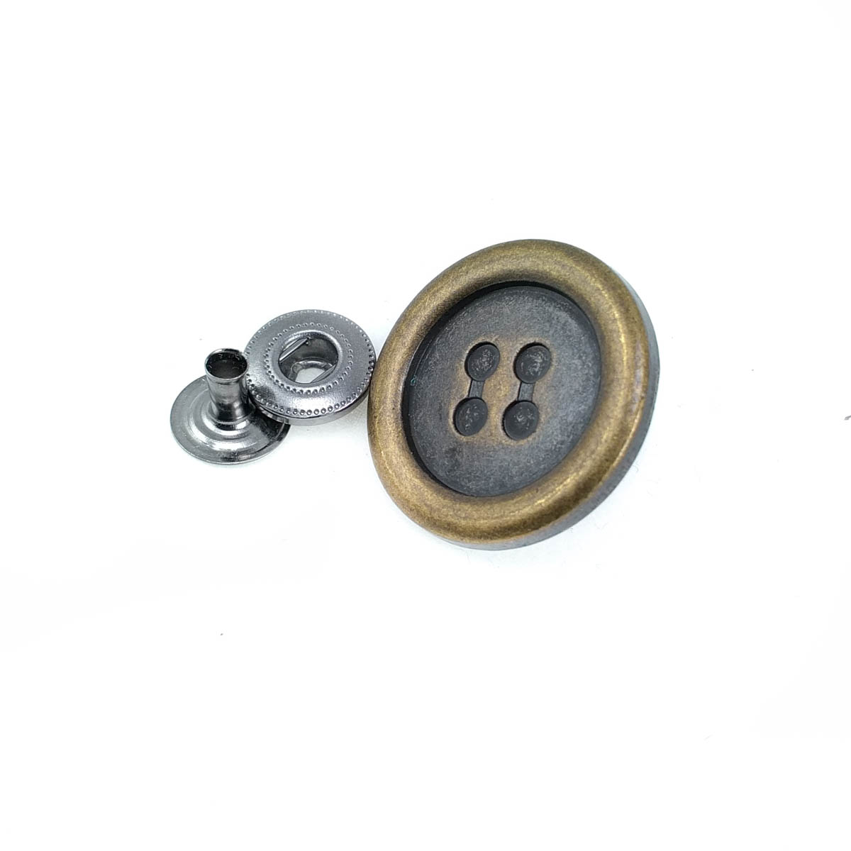 Delikli Düğme Tasarımlı Çıtçıt Düğme 25 mm - 40 boy E 1526 Delikli Düğme Tasarımlı Çıtçıt Düğme 25 mm - 40 boy E 1526