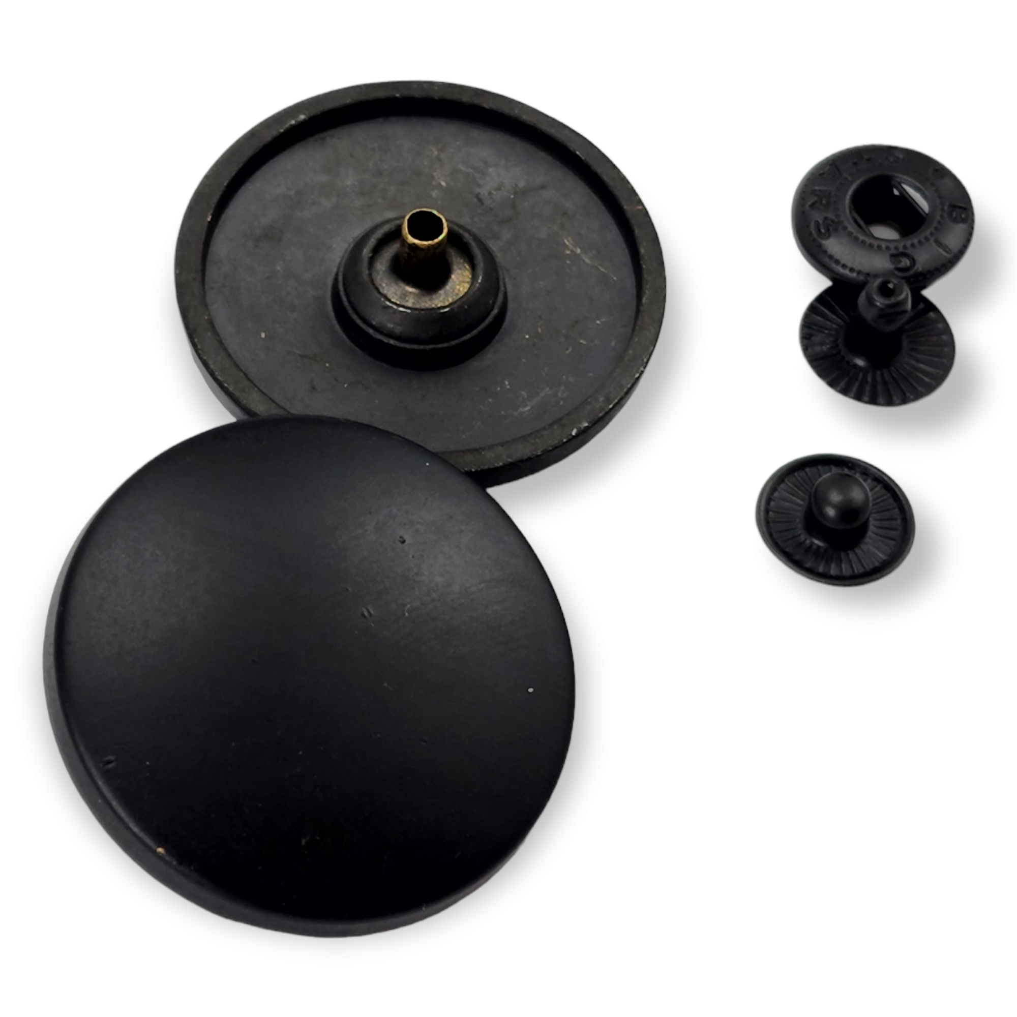 Hafif Bombeli Büyük Boy Çıtçıt Düğme 32 mm - 50 boy E 1538 Hafif Bombeli Büyük Boy Çıtçıt Düğme 32 mm - 50 boy E 1538