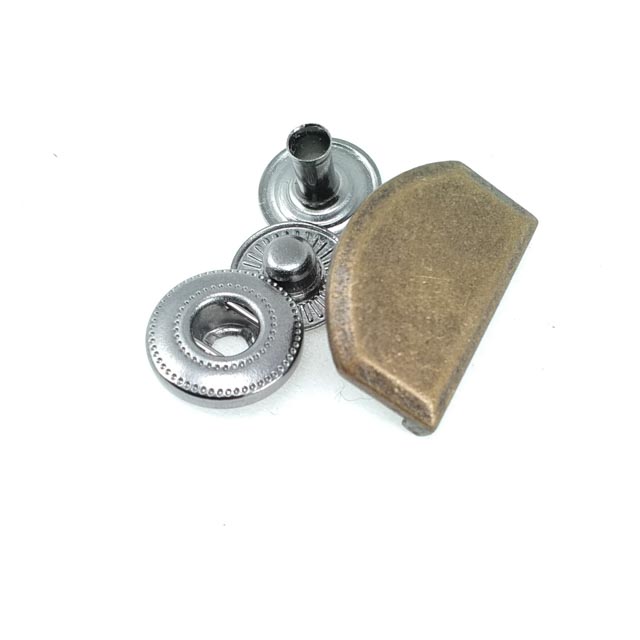 Dış Giyim ve Çanta Çıtçıt Düğmesi 20 x 13 mm E 163