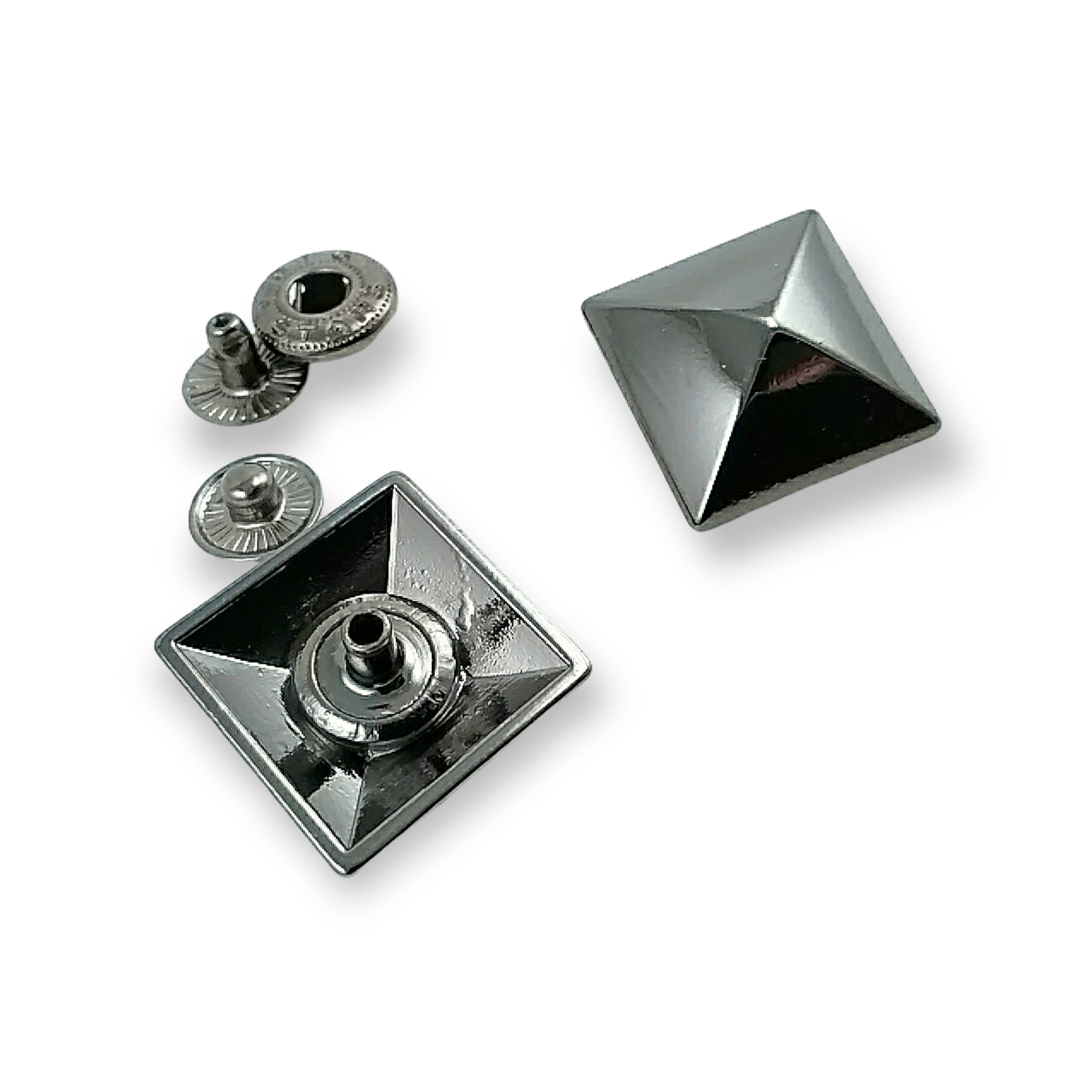 Piramit Şekil Çıtçıt Düğme 24x24 mm E 1696