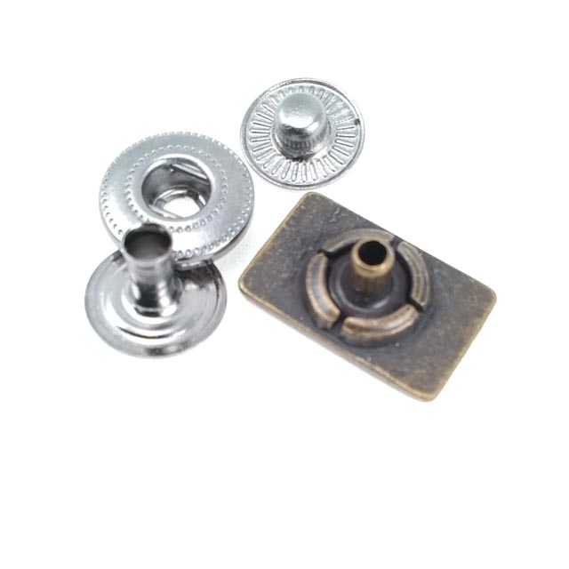 Zamak Çıtçıt Düğme Dikdörtgen Şekil 17 x 8 mm E 220