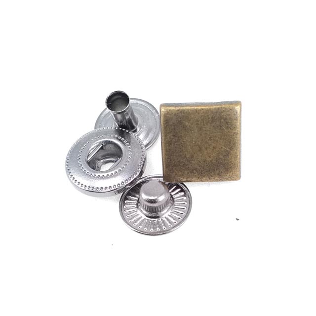 11 x 11 mm Kare Zamak Metal Çıtçıt Düğme E 221 11 x 11 mm kare zamak metal çıtçıt düğme