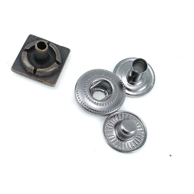 11 x 11 mm kare zamak metal çıtçıt düğme
