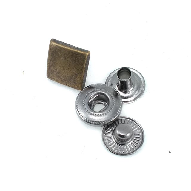 11 x 11 mm kare zamak metal çıtçıt düğme