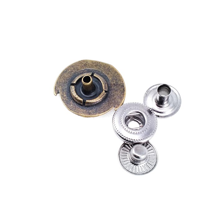 Çiçek Tasarımlı Mont ve Ceket Çıtçıtı 20 mm - 32 boy E 540