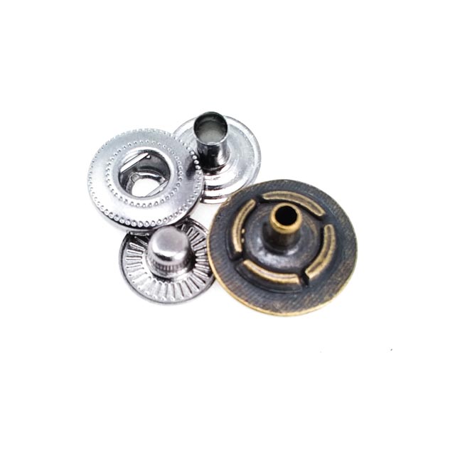 Artı Desenli Çıtçıt Düğme 15 mm 24 boy E 572