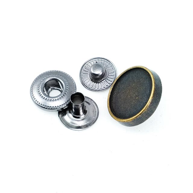 Mineli Çıtçıt Düğme Sade Tasarım 23 mm  36 boy E 597