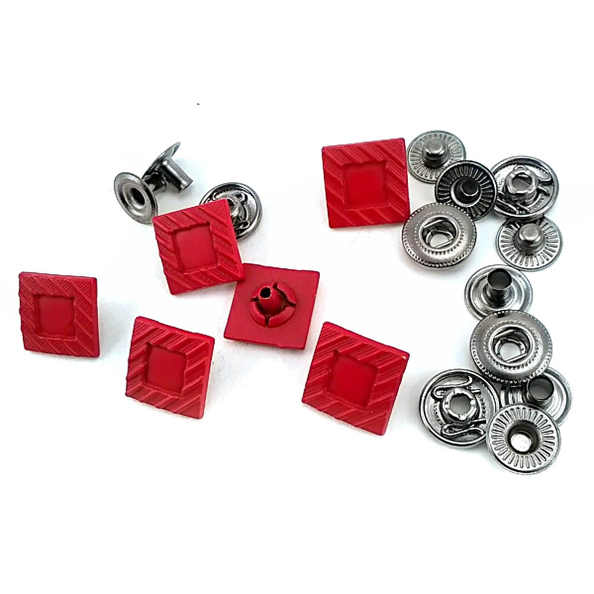 Mineli ve Boyalı Kare Çıtçıt Düğme 14 x 14 mm Metal E 618 MN