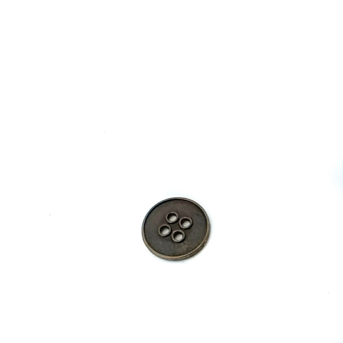18 mm Sew-Through Button front and detail view
