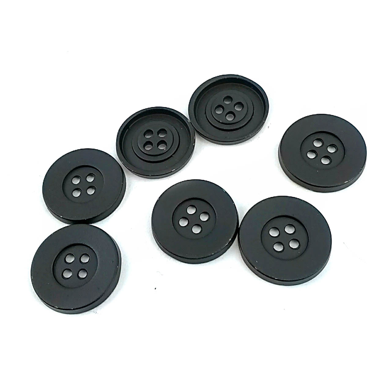 22 mm Sew-Through Button front and detail view