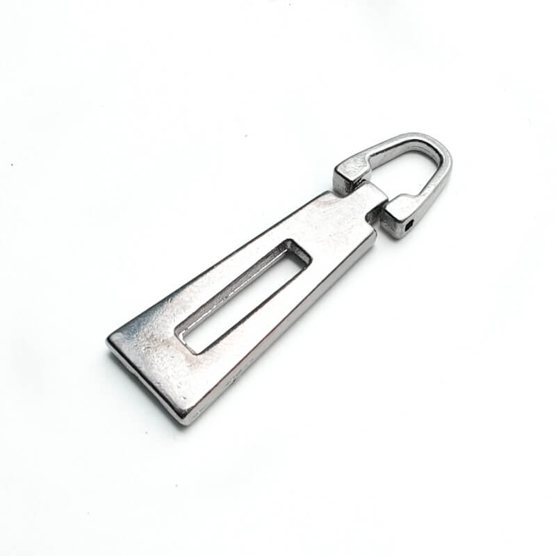 Metal Fermuar Elciği 30 mm Şık Tasarım E 1597 Metal Fermuar Elciği 30 mm Şık Tasarım E 1597