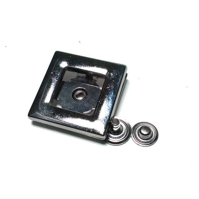 Kare Şekil Kaban ve Deri Mont Çıtçıt Düğmesi 30 x 30 mm Е 1221